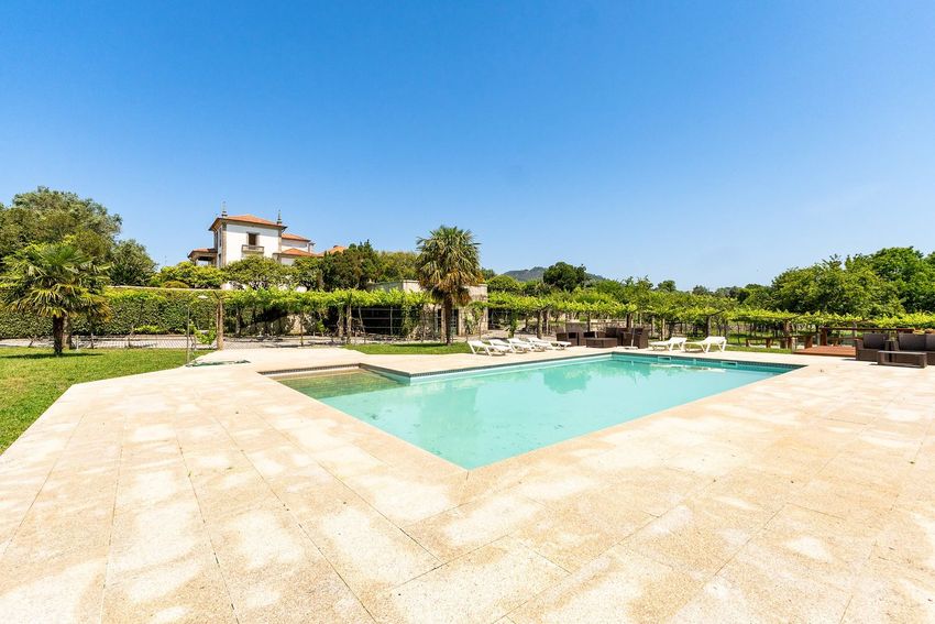 Imagem Piscina de  quinta em Serreleis