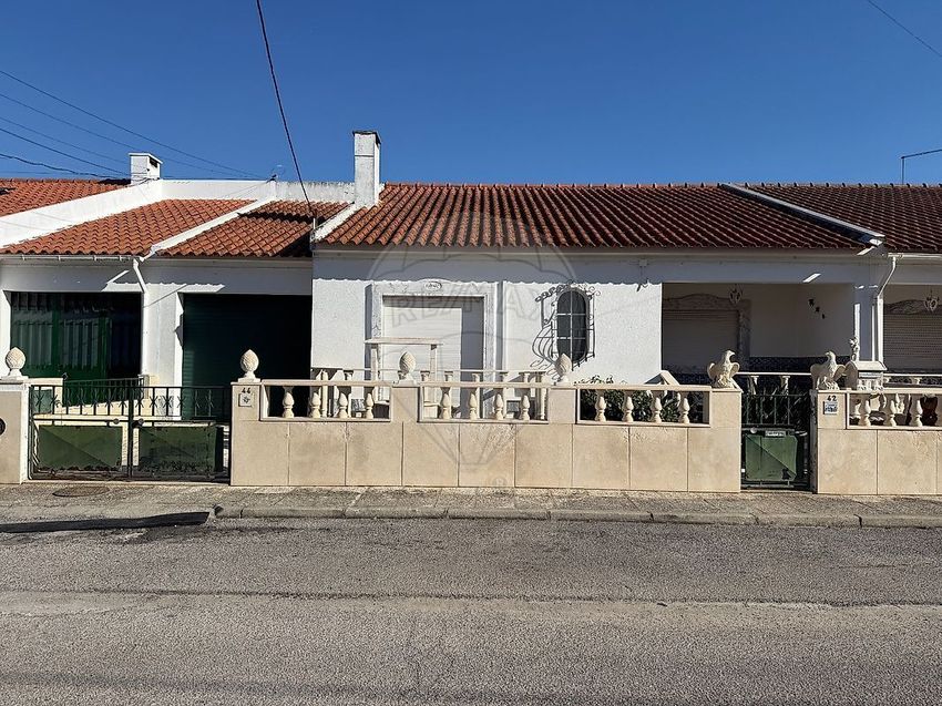 Imagem Fachada de  moradia independente em Fazendas de Almeirim