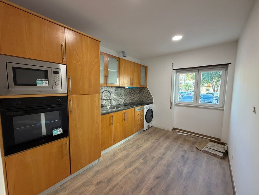 Imagem Cozinha de apartamento t3 em Avenida Bocage, 70