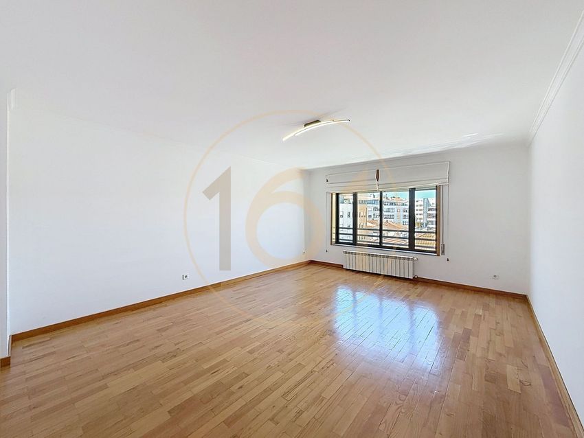 Imagem Divisão de apartamento t2 em Areosa - Fernão de Magalhães