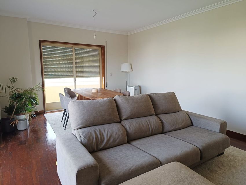 Imagem Sala de estar de apartamento t2 em Rua Guimbes