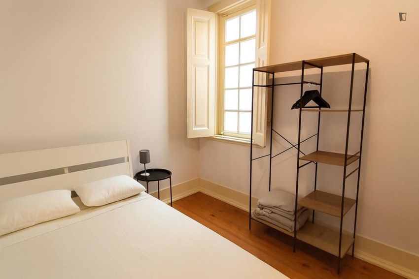 Imagem Closet de quarto em Rua de Santa Marta
