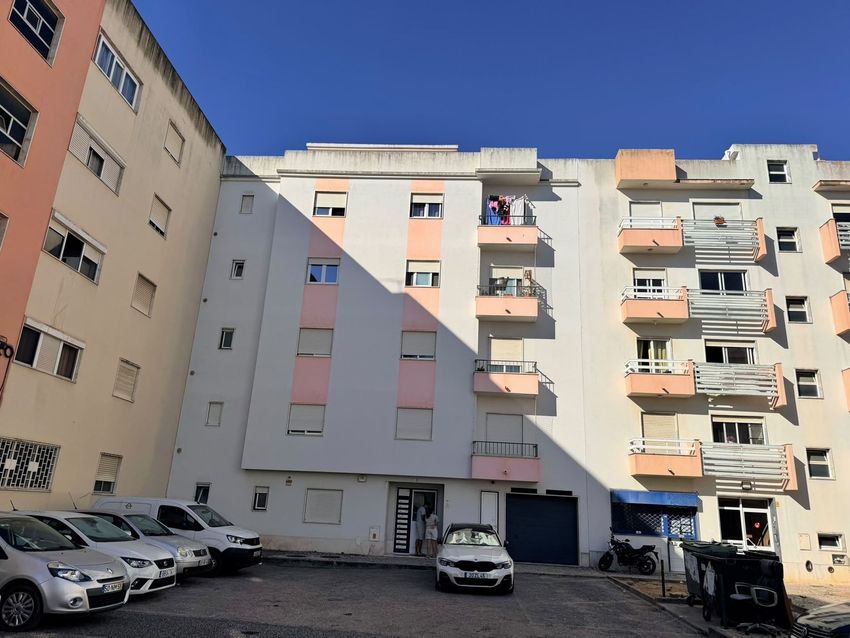 Imagem Fachada de apartamento t3 em Praceta João Gonçalves Zarco, 46
