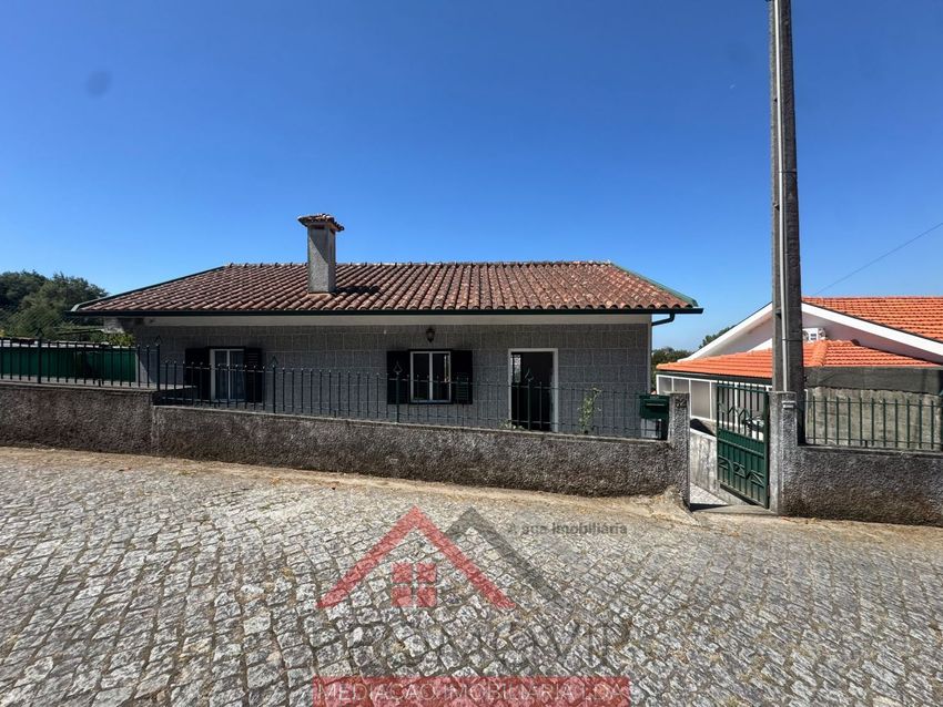 Зображення Фасад,  окремий будинок чи котедж, Santo Tirso - Couto - Burgães