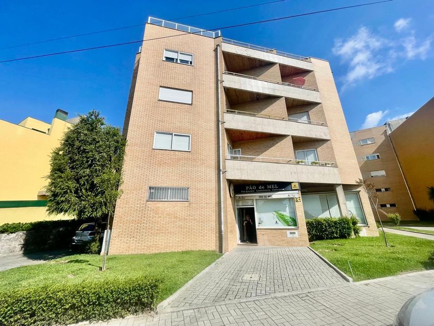 Зображення Фасад, комерційне приміщення, Rua Pontelhas, 152