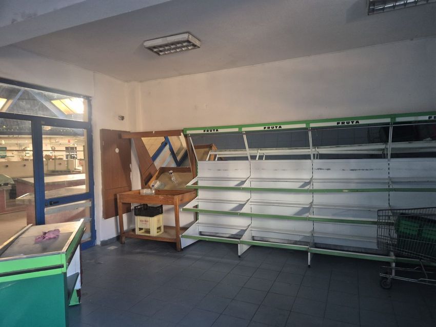 Imagem Zonas comuns de espaço comercial em Vialonga