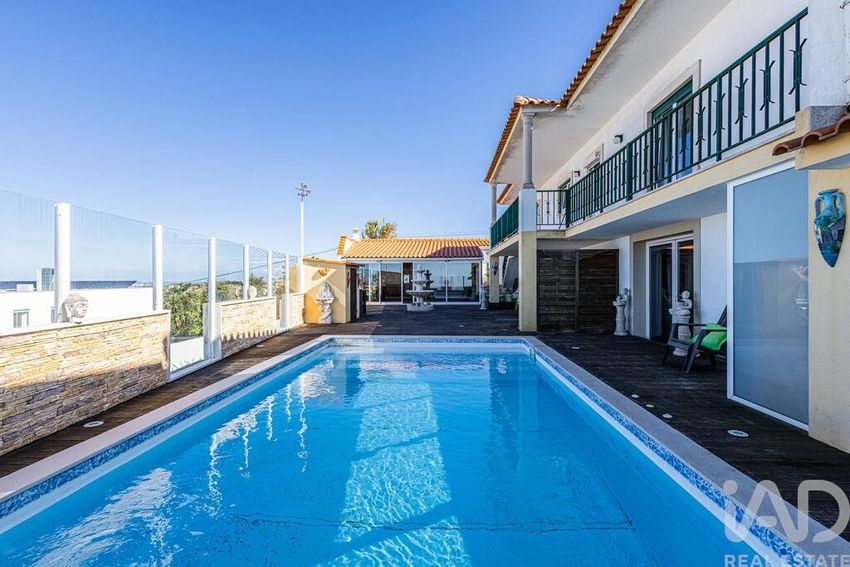 Imagem Piscina de  moradia independente em Usseira
