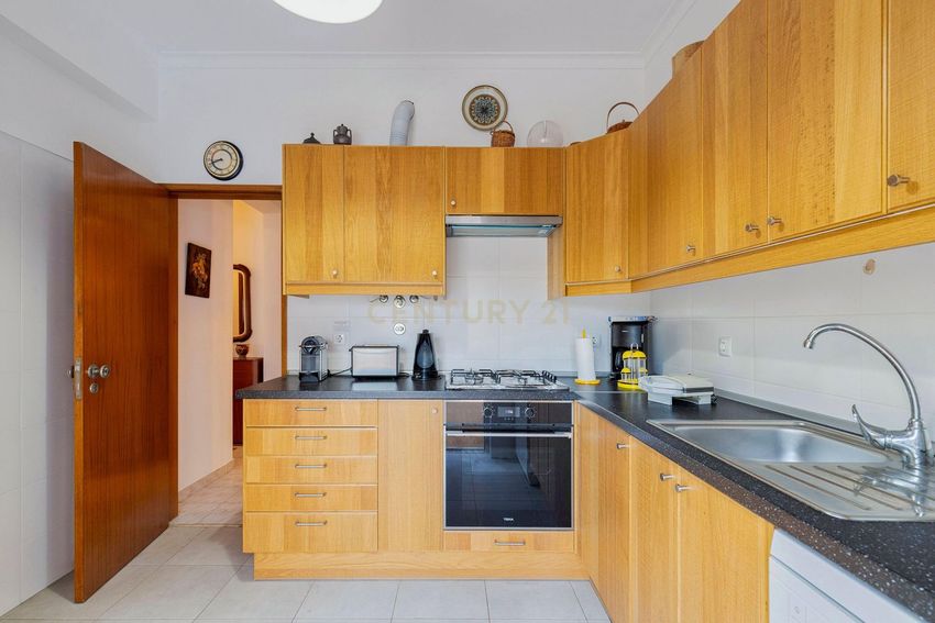 Imagem Cozinha de apartamento t1 em Rua Leonor de Eça, 9