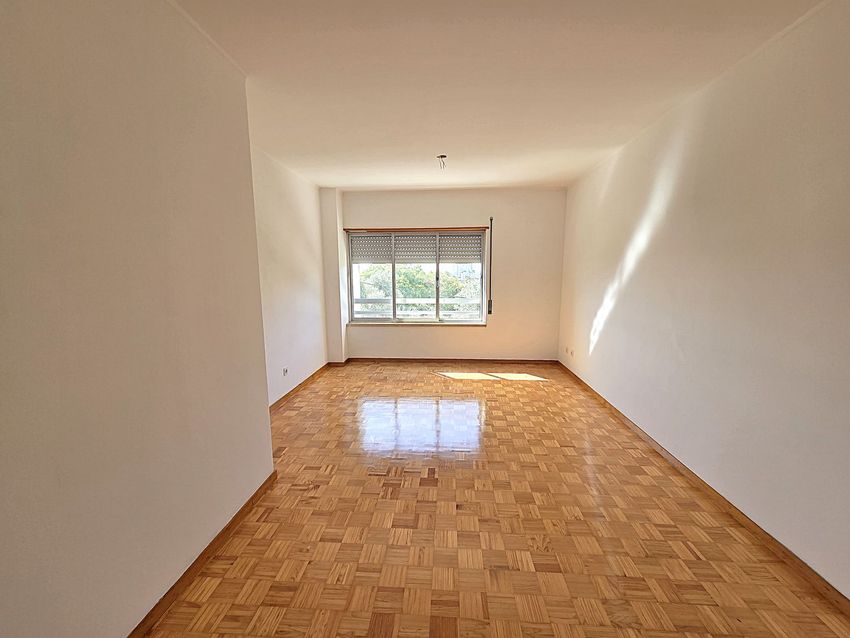 Imagem Divisão de apartamento t3 em Rua David Mourão Ferreira