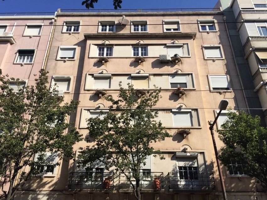Imagem Fachada de apartamento t3 em Rua Saraiva de Carvalho, 288