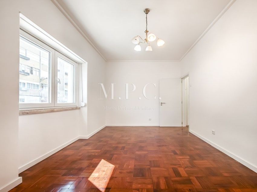Imagem Divisão de apartamento t2 em Rua Pery de Linde, 1