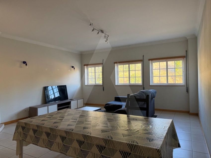 Imagem Sala de estar de apartamento t2 em Rua Subida da Catraia