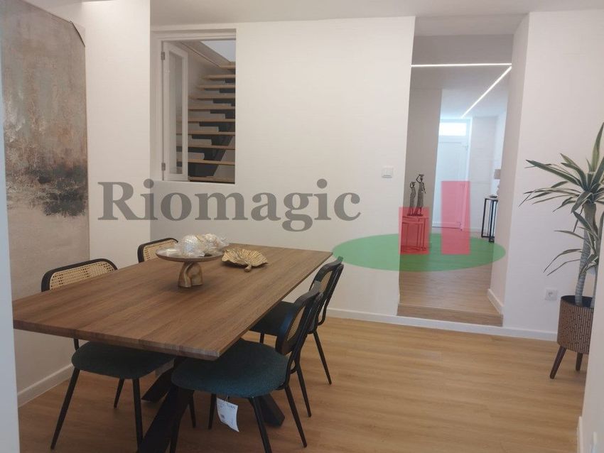 Imagem Sala de estar de  moradia independente em Rua Capitão António Montez, 5