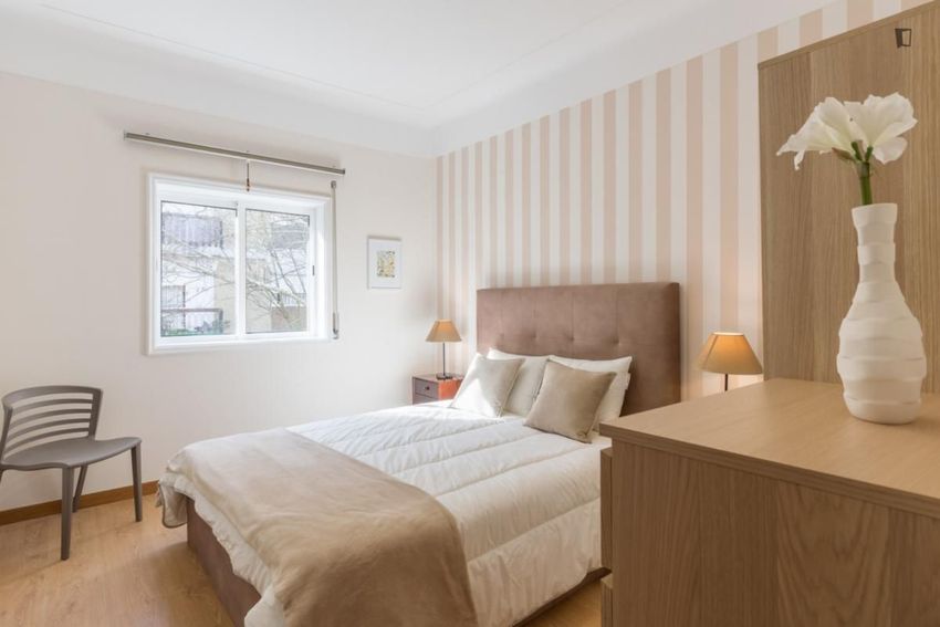 Imagem Quarto de apartamento t2 em Rua do Conde de Ferreira
