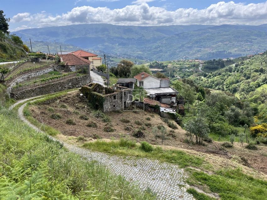 Imagem Vistas de  moradia independente em Valadares