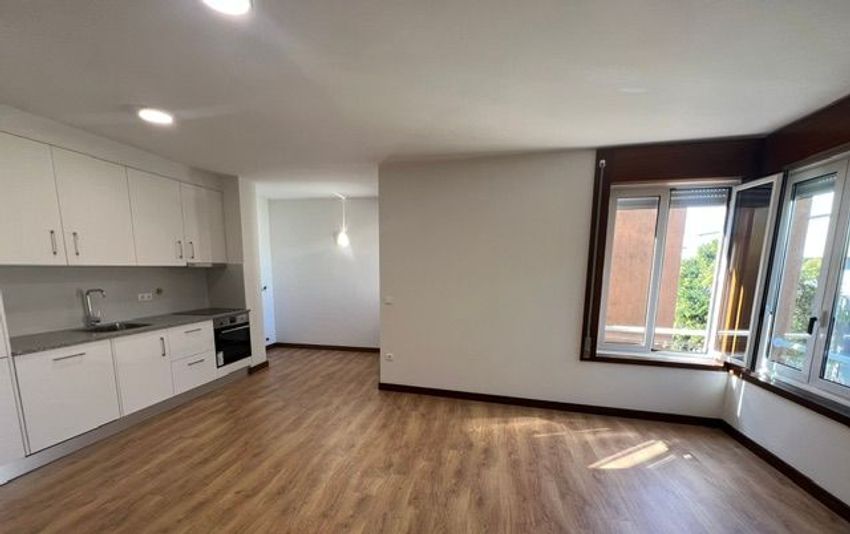 Imagem Divisão de apartamento t2 em Rua João Amandio, 44