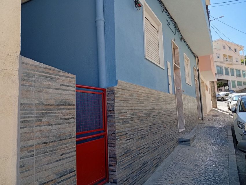 Imagem Fachada de apartamento t2 em Rua da Revolução, 15