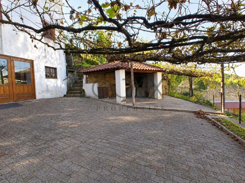 Imagem Fachada de  moradia independente em Rua da Marinha