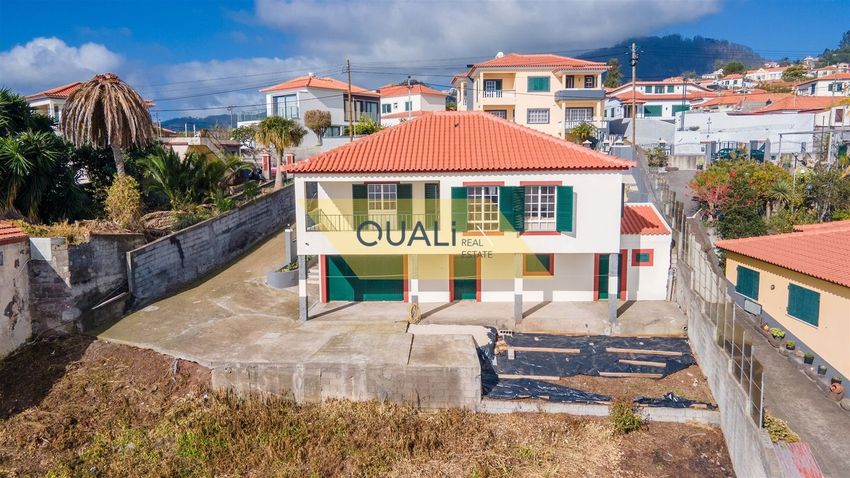 Imagem Fachada de  moradia independente em Caminho da Casa Branca