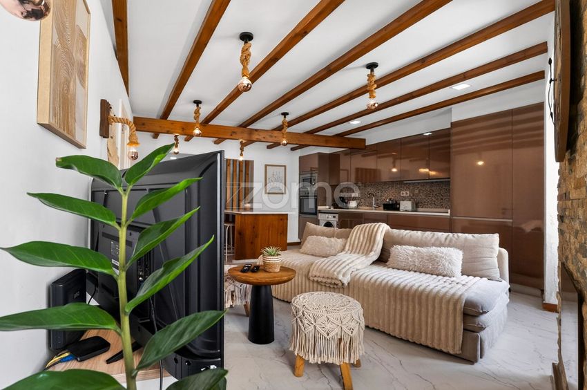 Imagem Sala de estar de apartamento t3 em Rua dos Remédios, 62