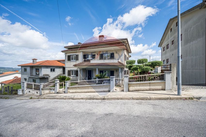 Imagem Fachada de  moradia independente em Margaride (Santa Eulália) - Várzea - Lagares - Varziela - Moure