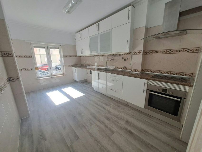 Imagem Cozinha de apartamento t3 em Centro da Quinta do Conde