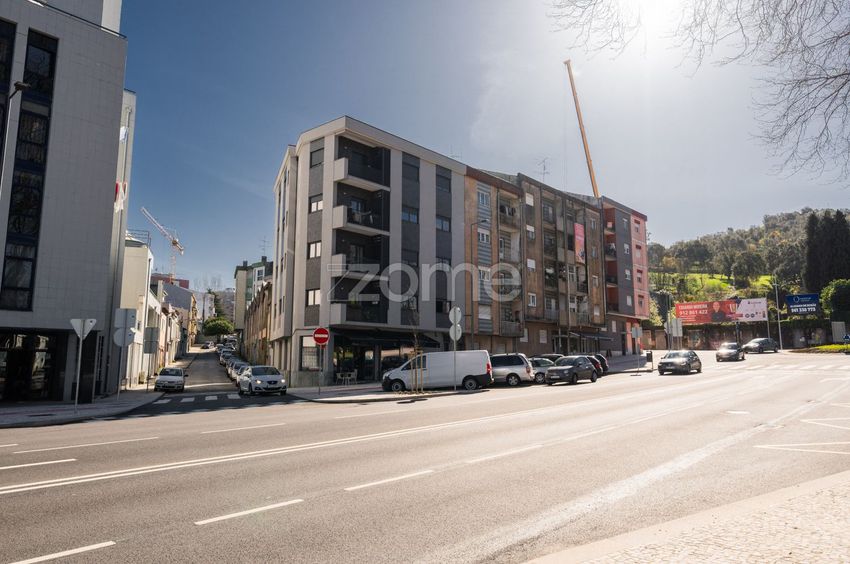 Зображення Фасад, комерційне приміщення, Rua da Devesa, 261
