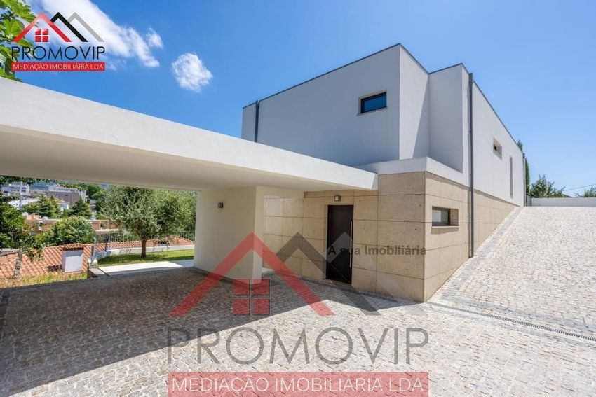 Imagem Fachada de  moradia independente em Santo Tirso - Couto - Burgães