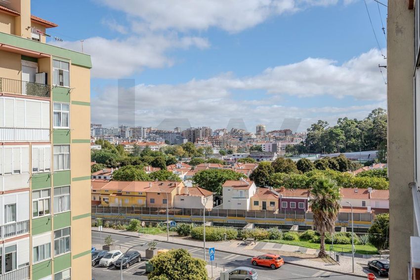Imagem Vistas de apartamento t1 em Praceta Bernardo Santareno s/n