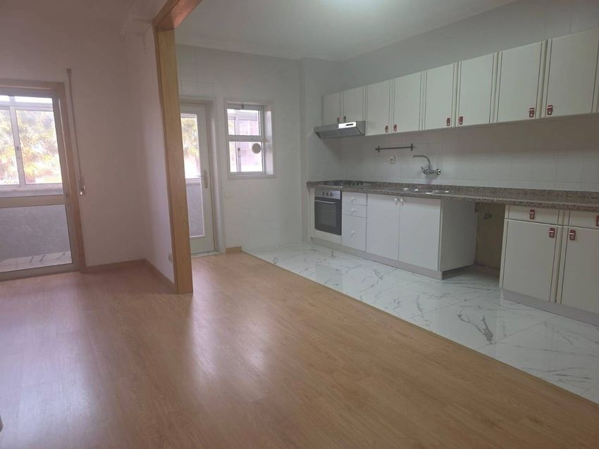 Imagem Cozinha de apartamento t3 em Cidade de Santa Maria da Feira