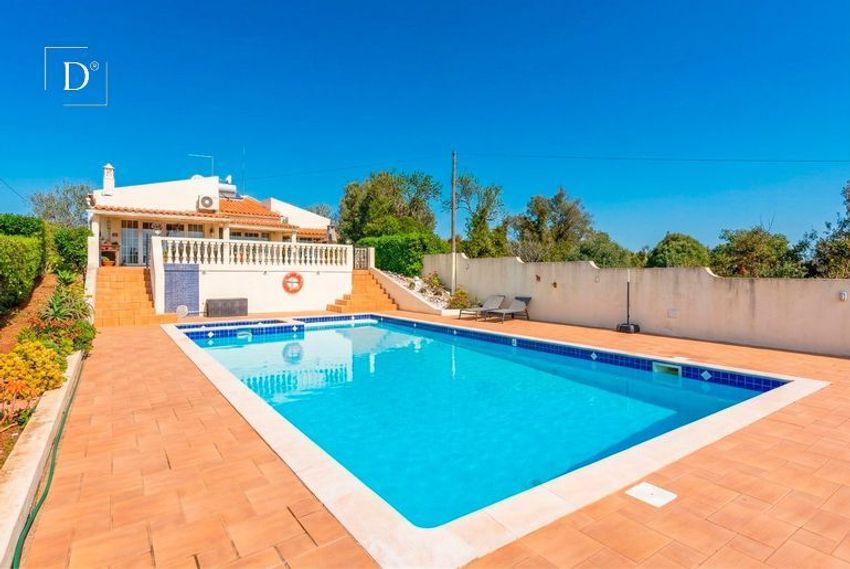 Imagem Piscina de  moradia independente em Paderne