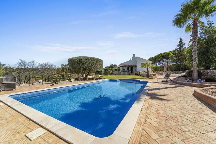 Imagem Piscina de  moradia geminada em Quinta dos Salicos, 1
