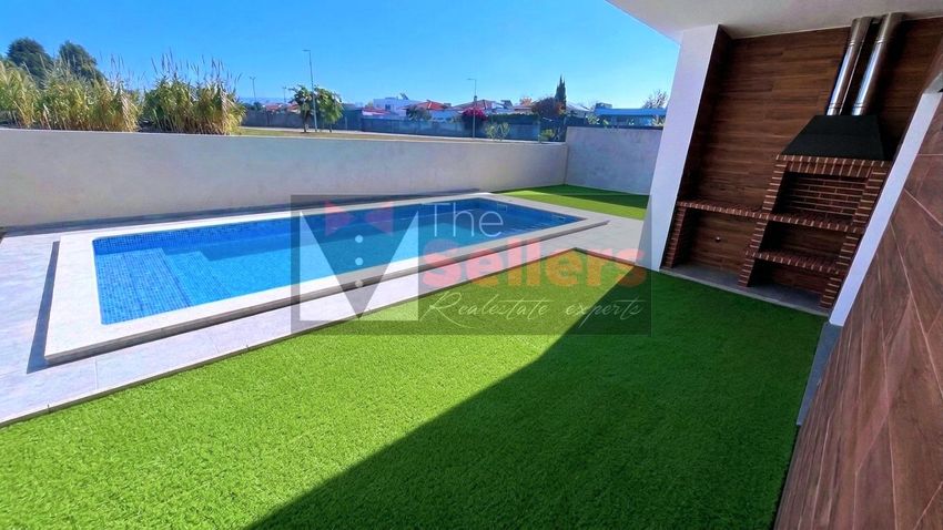Imagem Piscina de  moradia independente em Rua da Escola de Brejos Clérigo