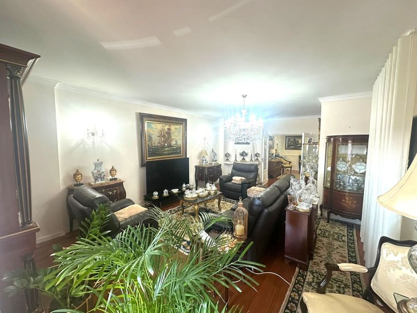 Imagem Sala de estar de apartamento t4 em Massamá