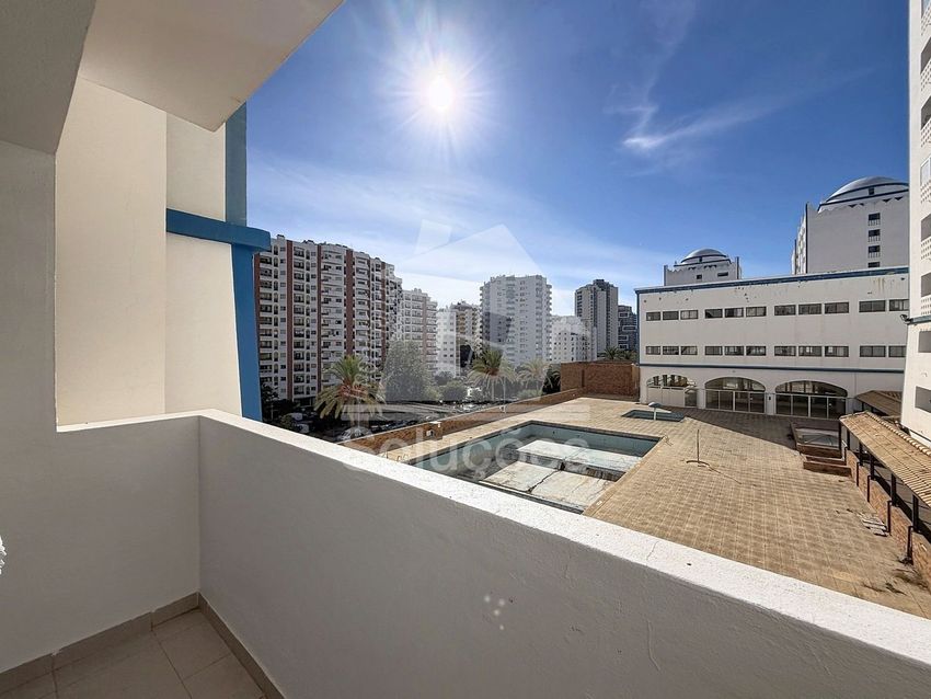 Imagem Piscina de apartamento t1 em Avenida das Comunidades Lusíadas
