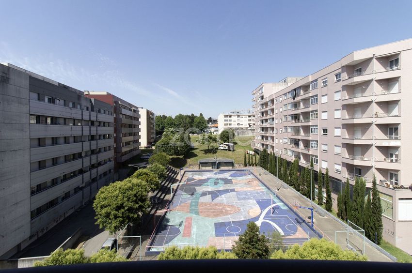 Imagem Alpendre de apartamento t3 em Rua Padre António Vieira