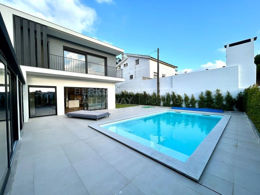 Imagem Piscina de  moradia independente em Bicesse