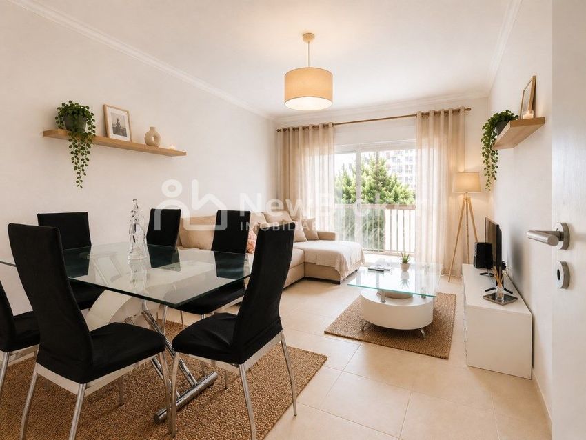 Imagem Sala de estar de apartamento t3 em Rua Almada Negreiros, 7