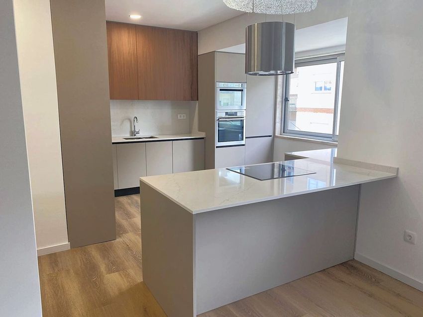 Imagem Cozinha de apartamento t4 em Rua Paulo Emílio, 10