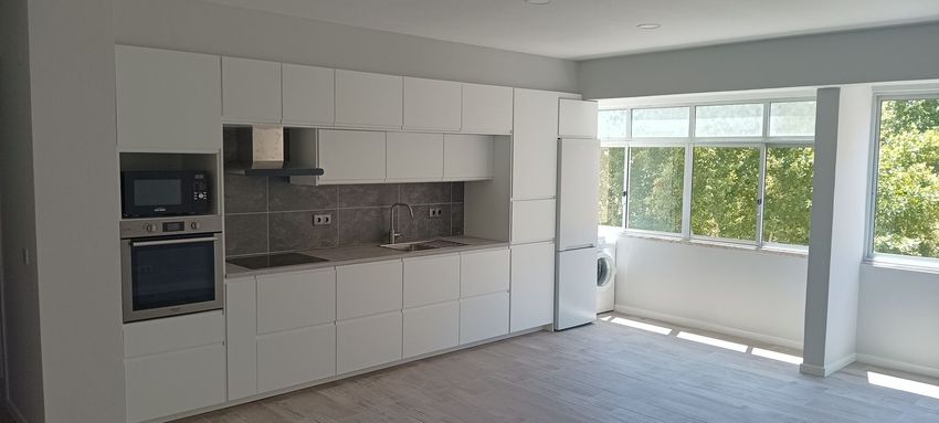 Imagem Cozinha de apartamento t2 em Praça Francisco Cancio, 20