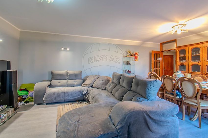Imagem Sala de estar de apartamento t3 em Santegãos - Estrada Nova - Campainha