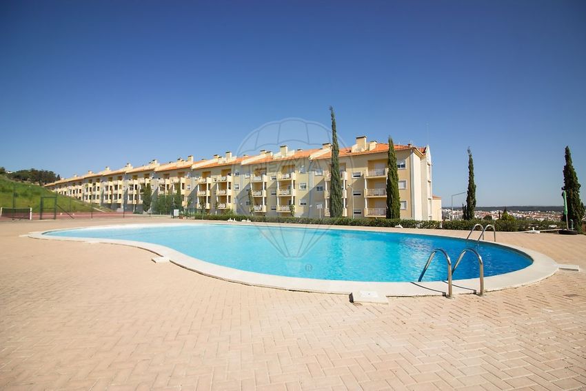 Imagem Piscina de apartamento t2 em Quinta de São Clemente