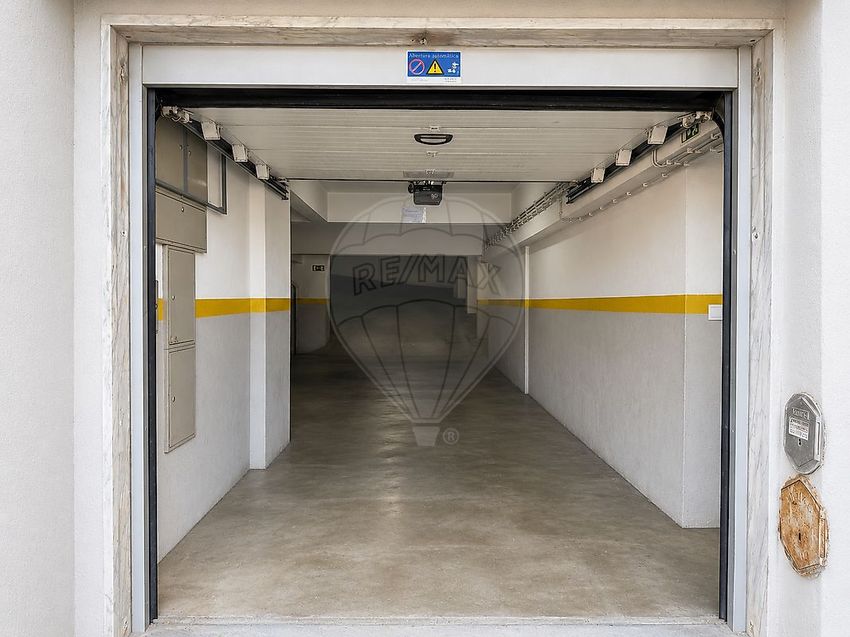 Зображення Місце для паркування, гараж, Rua Ribeiro Sanches, 20