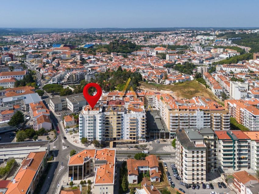 Imagem Vistas de espaço comercial em Avenida Marquês de Pombal, 1