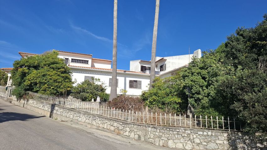 Imagem Fachada de  moradia independente em Estrada Porto das Barcas, 68