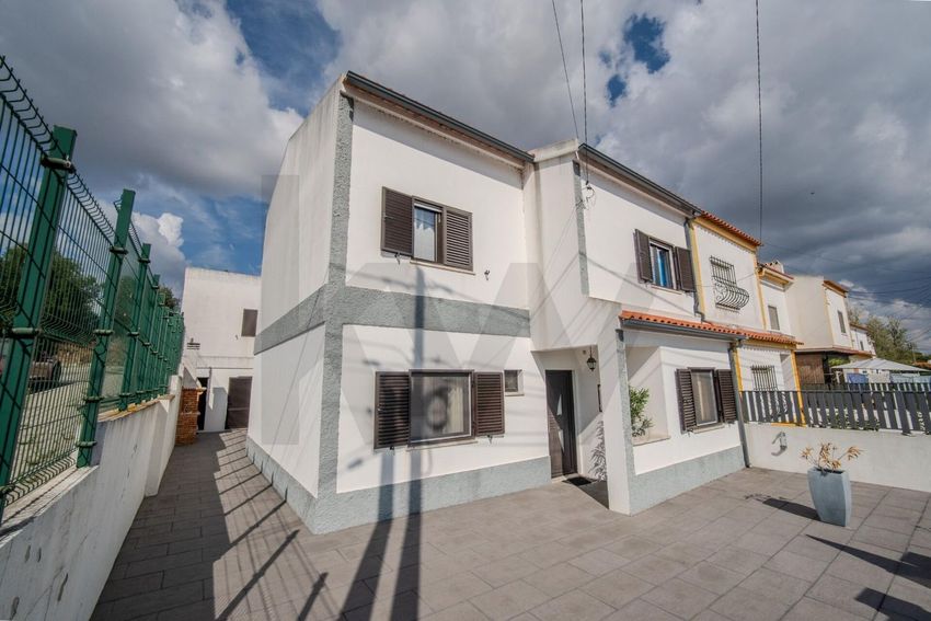 Imagem de  casa ou moradia em Rua Aristides de Sousa Mendes, 1