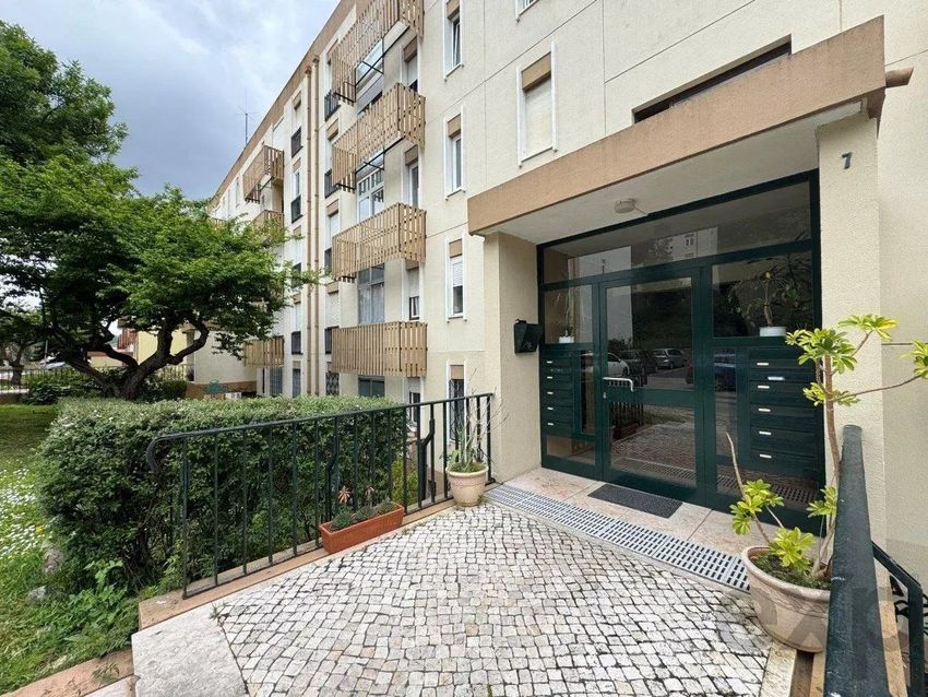 Imagem Vistas de apartamento t4 em Santo António dos Cavaleiros e Frielas