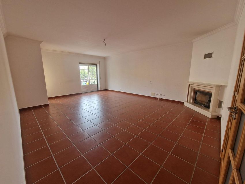 Imagem Divisão de apartamento t3 em Rua José Poman