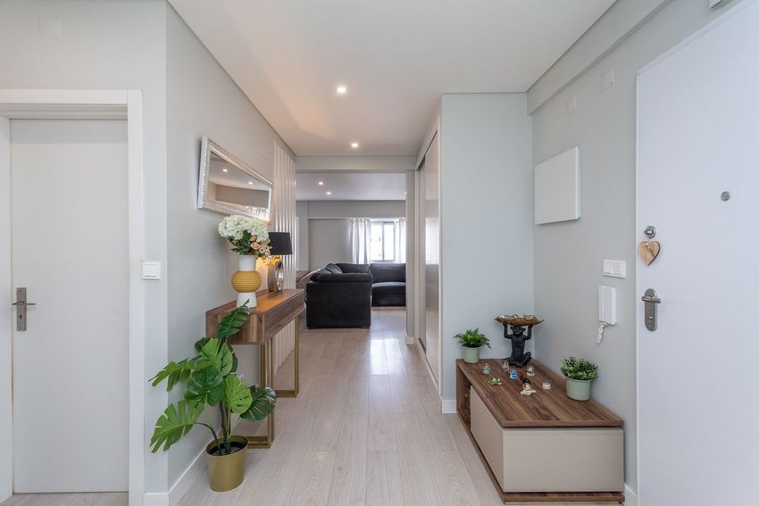 Imagem Hall de apartamento t3 em Avenida do Ultramar, 14