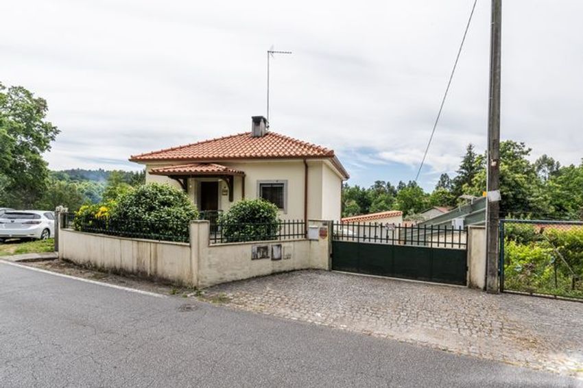 Зображення Фасад,  окремий будинок чи котедж, Rua da Amareira, 4830-062, Calvos e Frades